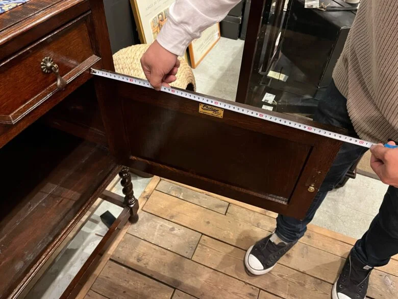 アンティーク家具のサイズ測定