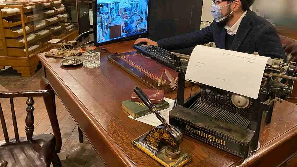 アンティーク家具のワークプレイス
