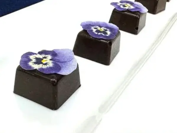 【英国菓子レシピ】すみれのチョコレートの作り方－ケントデリ監修