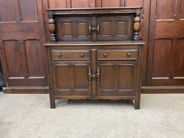 コートカップボード｜オーク材・1960年代 パネル扉の重厚キャビネット ERCOL（アーコール） 3