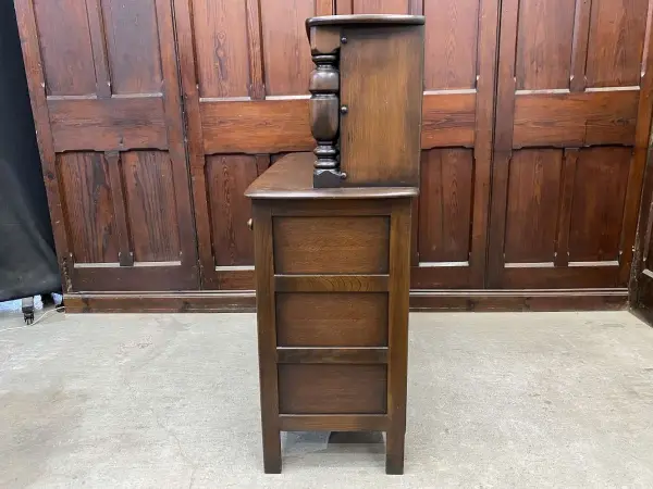 コートカップボード｜オーク材・1960年代 パネル扉の重厚キャビネット ERCOL（アーコール） 4