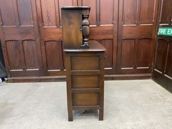 コートカップボード｜オーク材・1960年代 パネル扉の重厚キャビネット ERCOL（アーコール） 6