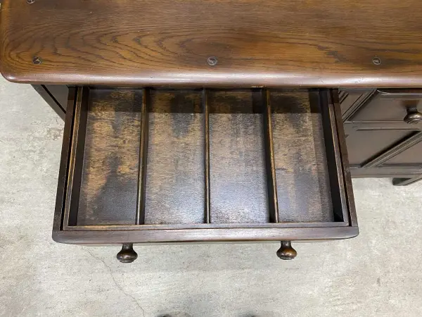 コートカップボード｜オーク材・1960年代 パネル扉の重厚キャビネット ERCOL（アーコール） 8