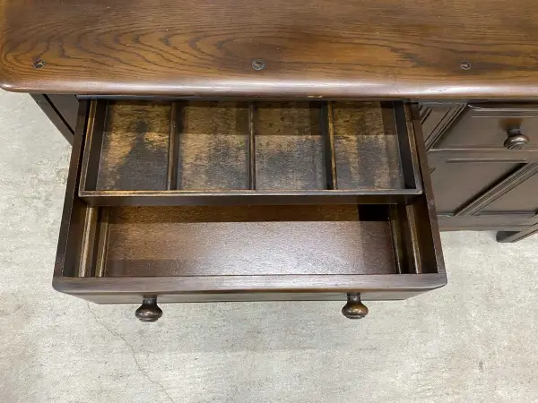 コートカップボード｜オーク材・1960年代 パネル扉の重厚キャビネット ERCOL（アーコール） 9