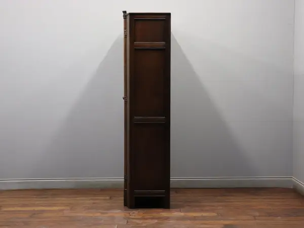 ワードローブ｜オーク材・1950年代 彫刻入り両開き扉 鍵付き 8