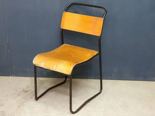 スタッキングチェア｜スチール・ブナ材・1960年代 ミッドセンチュリーの実用椅子
