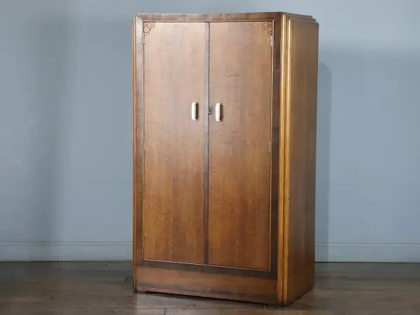 ワードローブ｜オーク材・1930年代 引き出し充実のコンパクト型