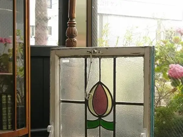 ステンドグラススタンド白 2