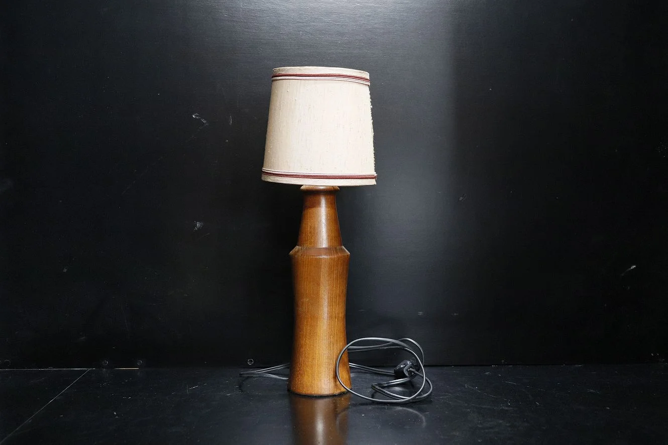 テーブルランプ｜チーク材・1960年代 挽き物の脚 高さ44.5cm | ケント