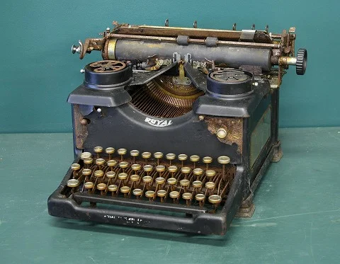 完動品　ITE　ロイヤルタイプライター　1961年製 タイプライター｜1930年代 機構の見える黒いオープンフレーム Royal