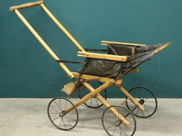 ベビープッシュチェア｜オーク材・1930年代 スポークホイールの乳母車