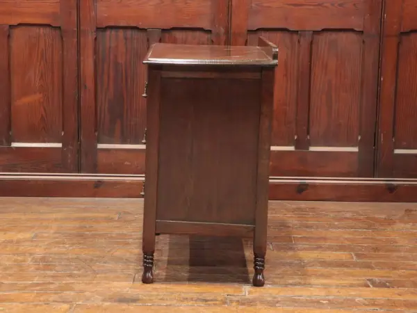 チェスト｜オーク材・1930年代 透かし金具と挽き脚の3杯引出し 4