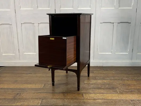 キャビネット｜マホガニー材・1930年代 前倒し扉のレコードキャビネット 2