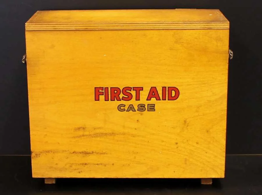 救急箱｜オーク材・1930年代 FIRST AID CASE の黄色い箱 27.5cm