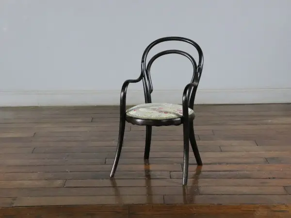 ベントウッドキッズチェア｜ビーチ材・1930年代 いちご泥棒の座面 THONET（トーネット） 1