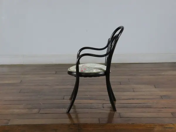 ベントウッドキッズチェア｜ビーチ材・1930年代 いちご泥棒の座面 THONET（トーネット） 3