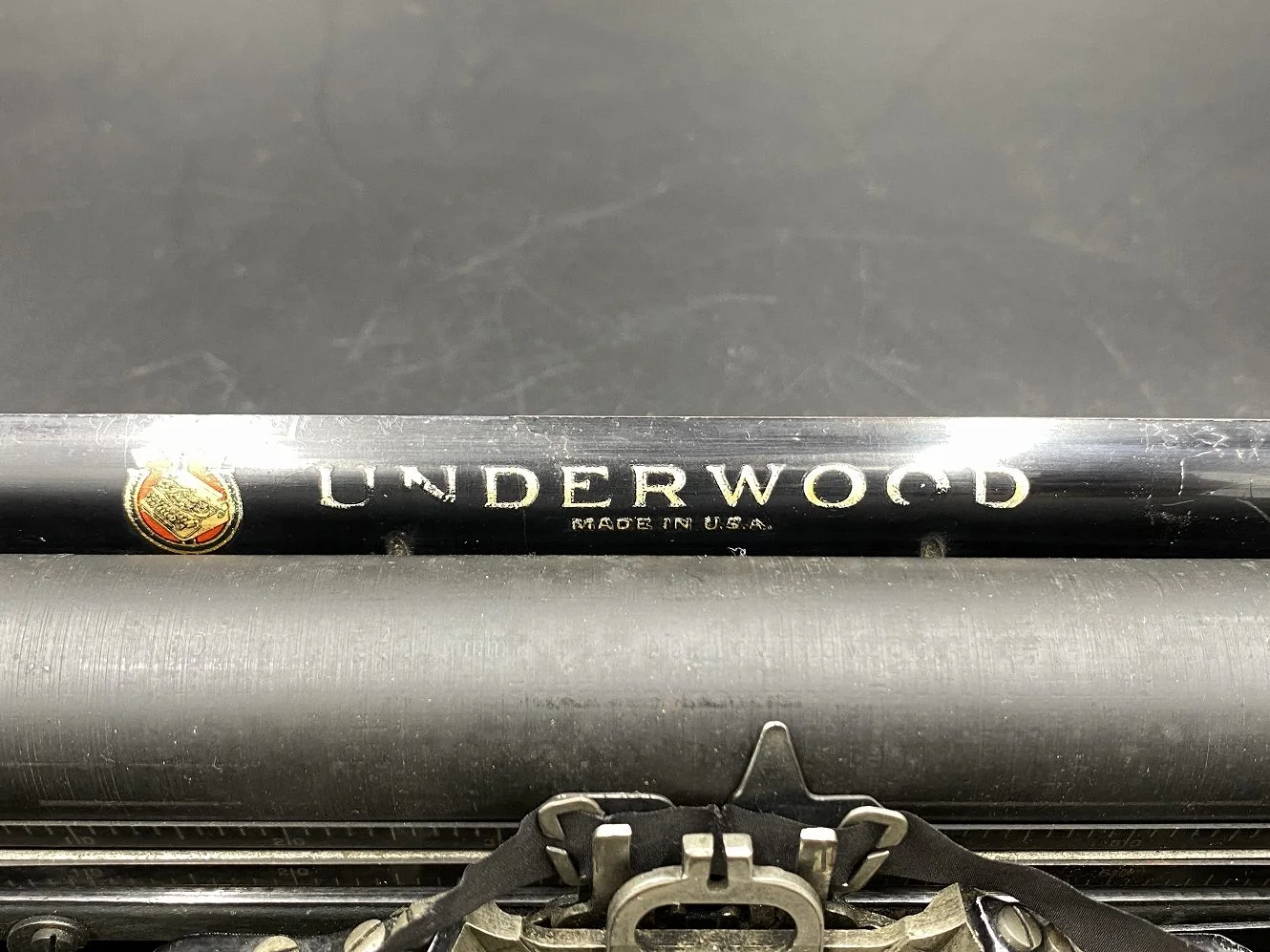 タイプライター｜1930年代 机上型の黒い小型 Underwood（アンダー
