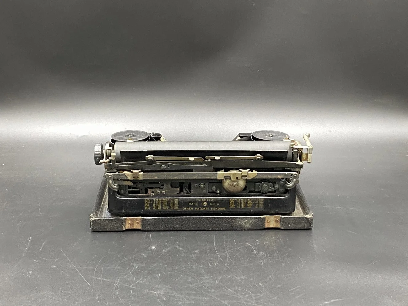 タイプライター｜1930年代 机上型の黒い小型 Underwood（アンダー