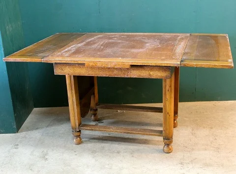 英国家具 1930年代 ドローリーフテーブル ビンテージ オーク ドローリーフテーブル｜オーク材・1930年代 刻み装飾の正方形天板