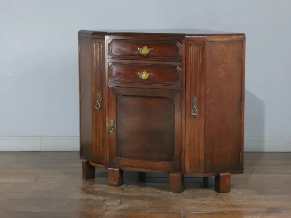 コーナーボード｜オーク材・1930年代 部屋の角を活かす収納棚