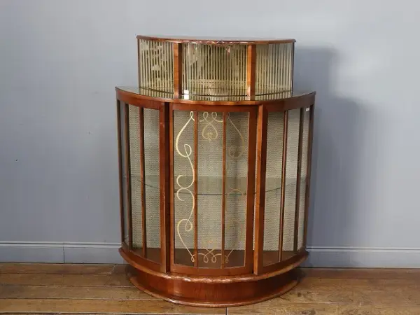 ディスプレイキャビネット｜ウォルナット材・1930年代 金彩ガラスの半円フォルム 2