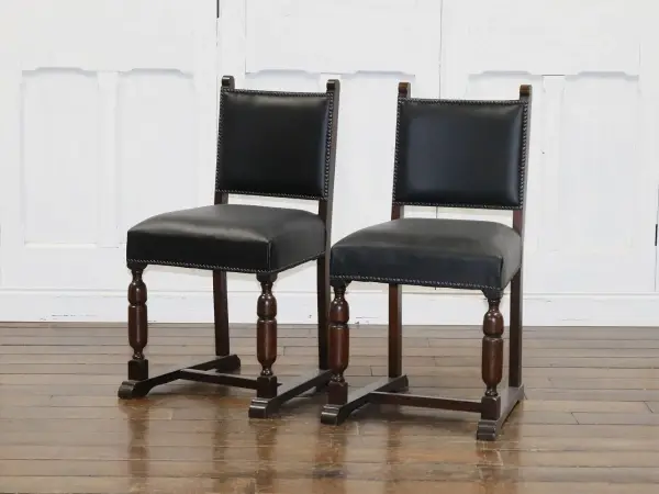 ダイニングチェア2脚セット｜オーク材・1950年代 鋲飾りレザー