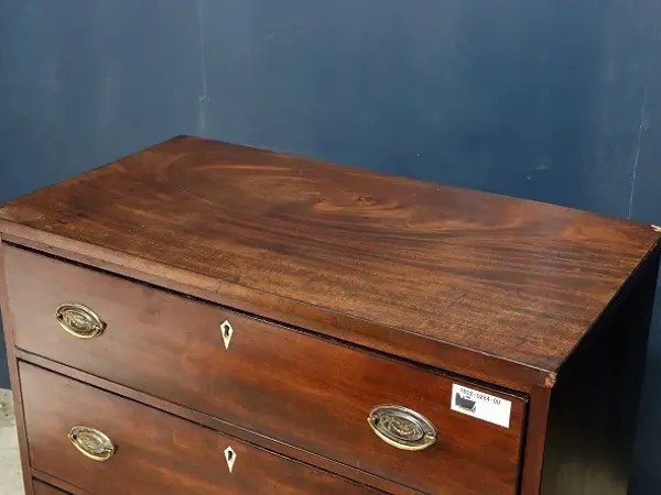 チェスト｜マホガニー材・1930年代 楕円座金の3杯引出し 2