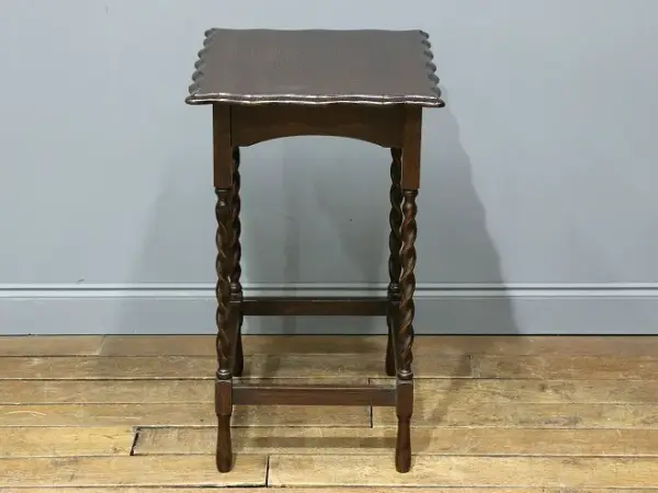 オケージョナルテーブル｜オーク材・1930年代 フリル縁のディスプレイ台 5