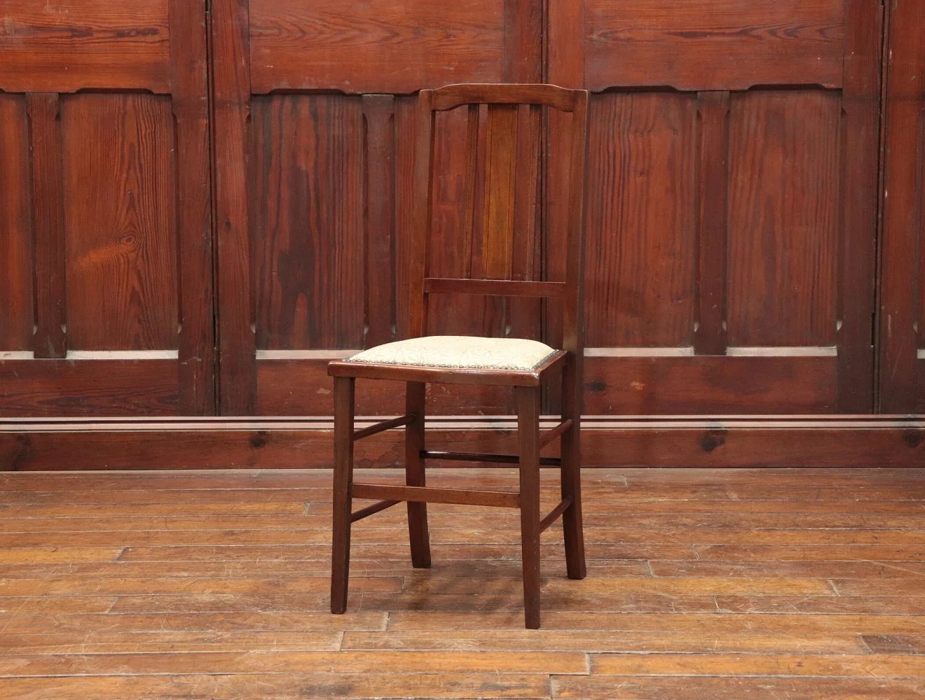 ベッドサイドチェア｜オーク材・1930年代 鋲飾りのモリス生地椅子