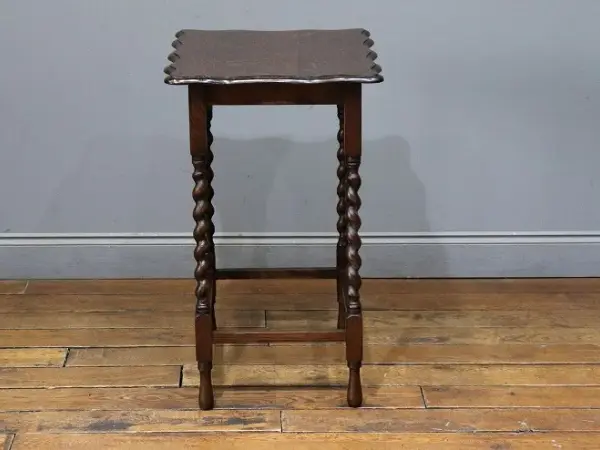 オケージョナルテーブル｜オーク材・1930年代 フリル天板の英国クラシック 3