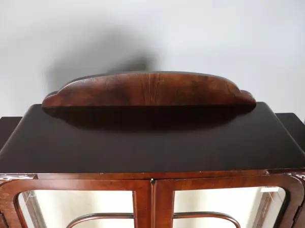ディスプレイキャビネット｜ウォルナット材・1930年代 曲線格子と角彫刻 5