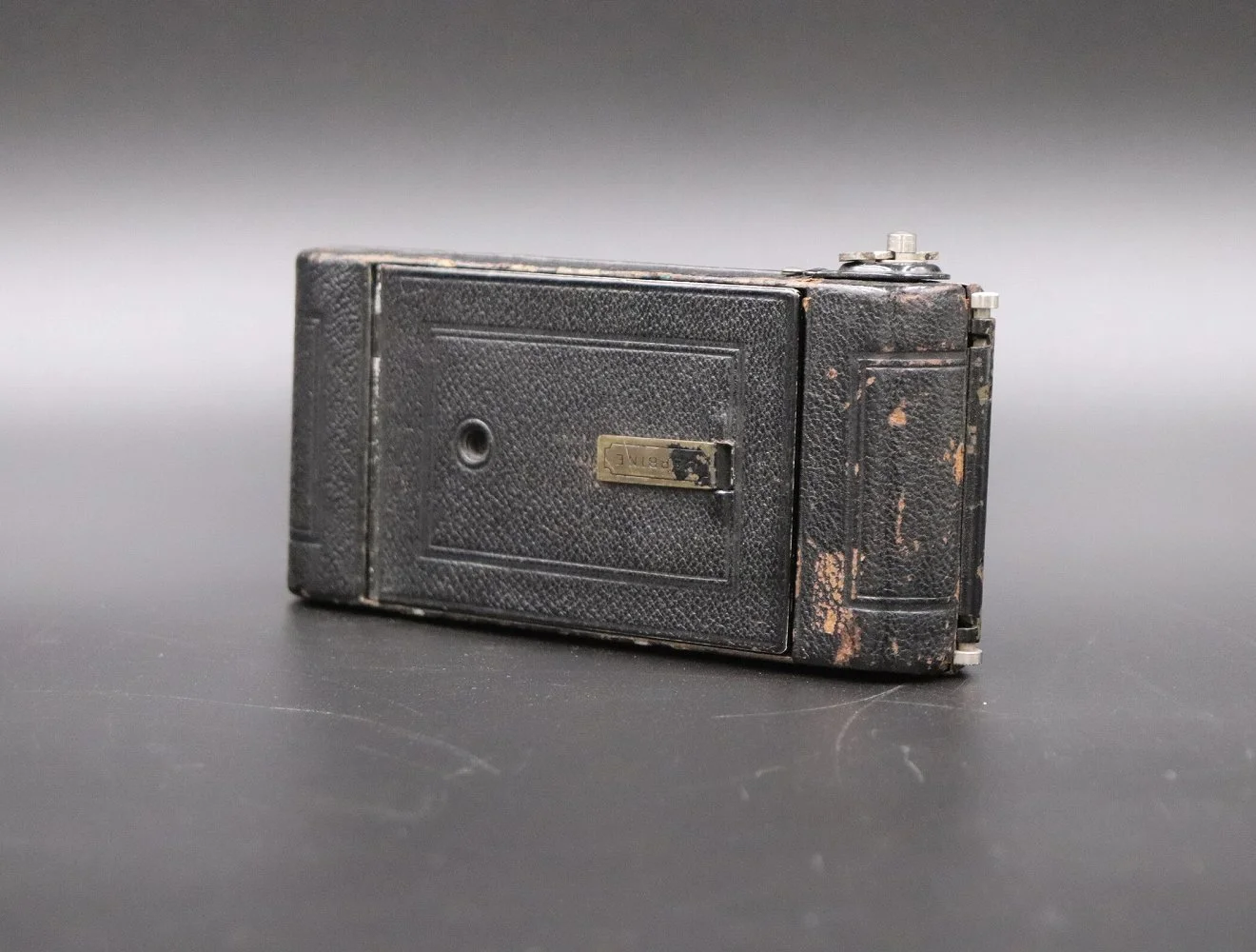 カメラ｜1930年代 丸レンズの蛇腹式 16.5cm 幅16.5cm・奥行3.2cm・高さ
