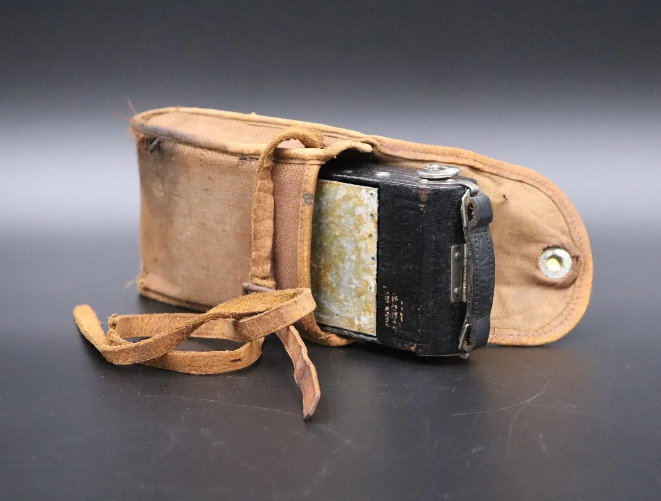 カメラ｜1930年代 革ケース付きの蛇腹式 18cm 幅18cm・奥行3.5cm・高さ