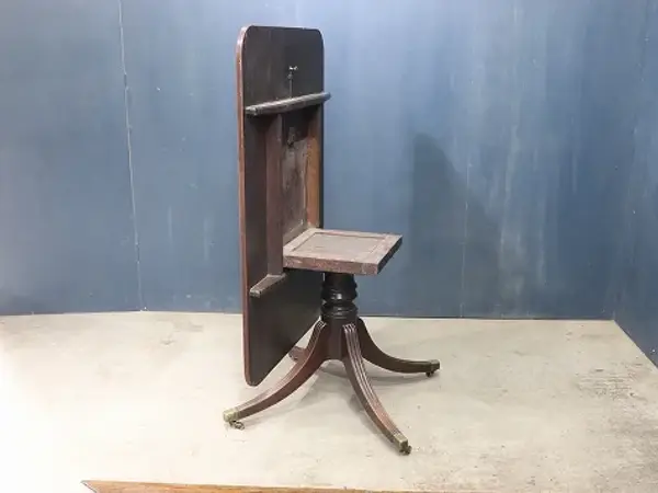 ティルトップテーブル｜マホガニー材・1880年代 彫刻柱のヴィクトリアン 5