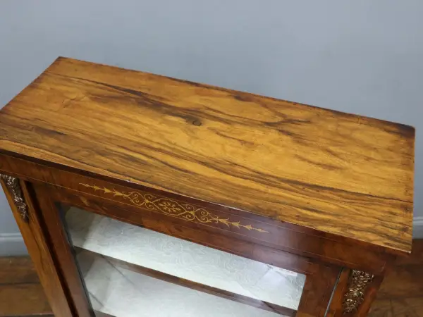 ディスプレイキャビネット｜ウォルナット材・1880年代 草花象嵌と飾り金具 6