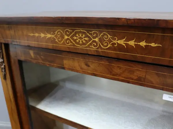 ディスプレイキャビネット｜ウォルナット材・1880年代 草花象嵌と飾り金具 7