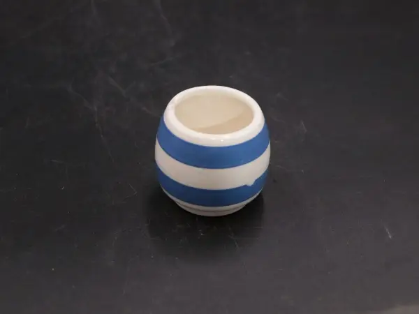 エッグスタンド