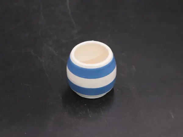 エッグスタンド 1
