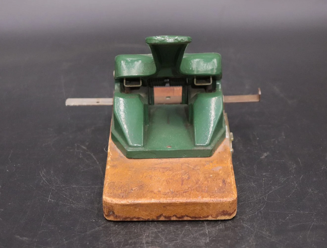 ホールパンチ｜アイアン・1930年代 緑のガイド付き 20×22cm | ケントストア
