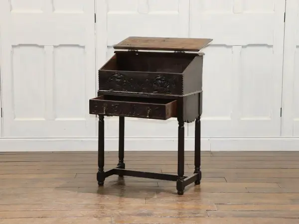 バイブルボックス｜オーク材・1780年代 彫刻パネルのスタンド型 2