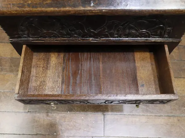 バイブルボックス｜オーク材・1780年代 彫刻パネルのスタンド型 12