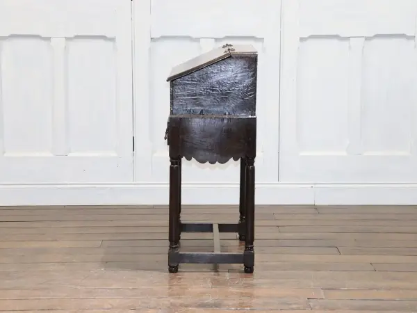バイブルボックス｜オーク材・1780年代 彫刻パネルのスタンド型 4