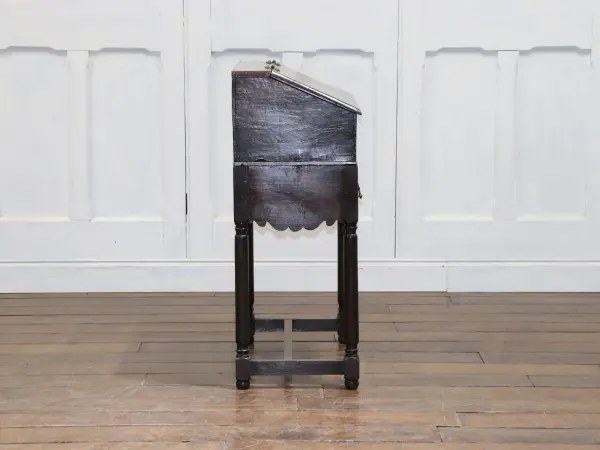 バイブルボックス｜オーク材・1780年代 彫刻パネルのスタンド型 6