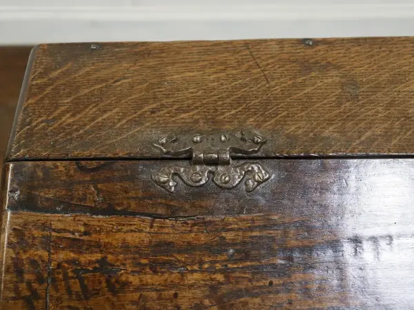 バイブルボックス｜オーク材・1780年代 彫刻パネルのスタンド型 8