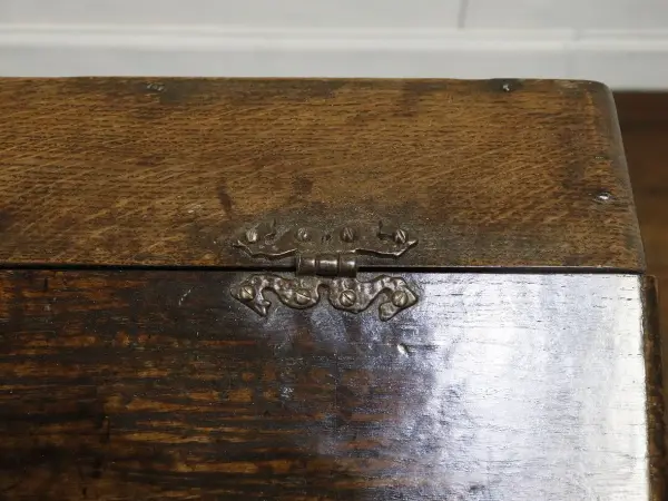 バイブルボックス｜オーク材・1780年代 彫刻パネルのスタンド型 9