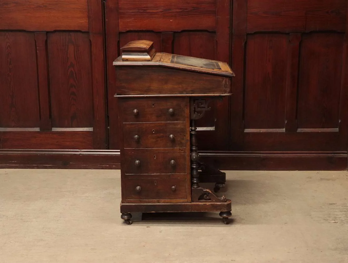 アンティーク家具/ダベンポート　キャビネット ダベンポートデスク｜ウォルナット材・1930年代 傾斜天板の書机