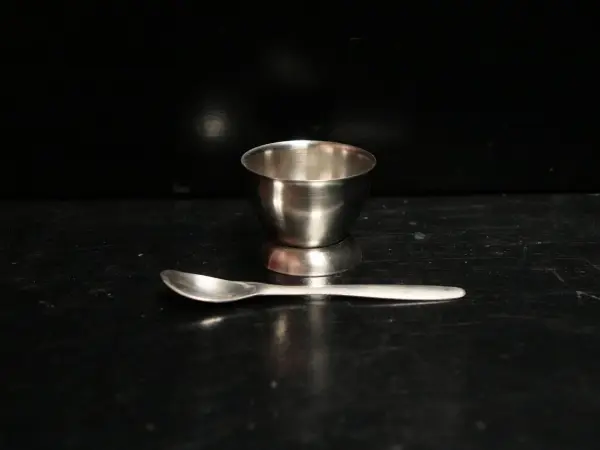 エッグスタンド 1