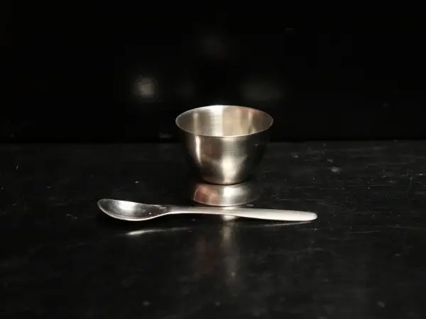エッグスタンド