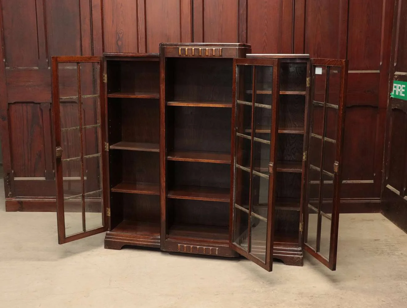1275 アンティーク　ケンドン扉の収納棚　展示台　ケース　古家具　レトロ　金具 ブックケース｜オーク材・1960年代 格子ガラス扉の3連スリム書棚