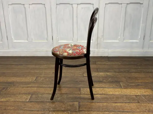 ベントウッドチェア｜ブナ材・1930年代 モリス「いちご泥棒」張りのバルーンバック THONET（トーネット） 3